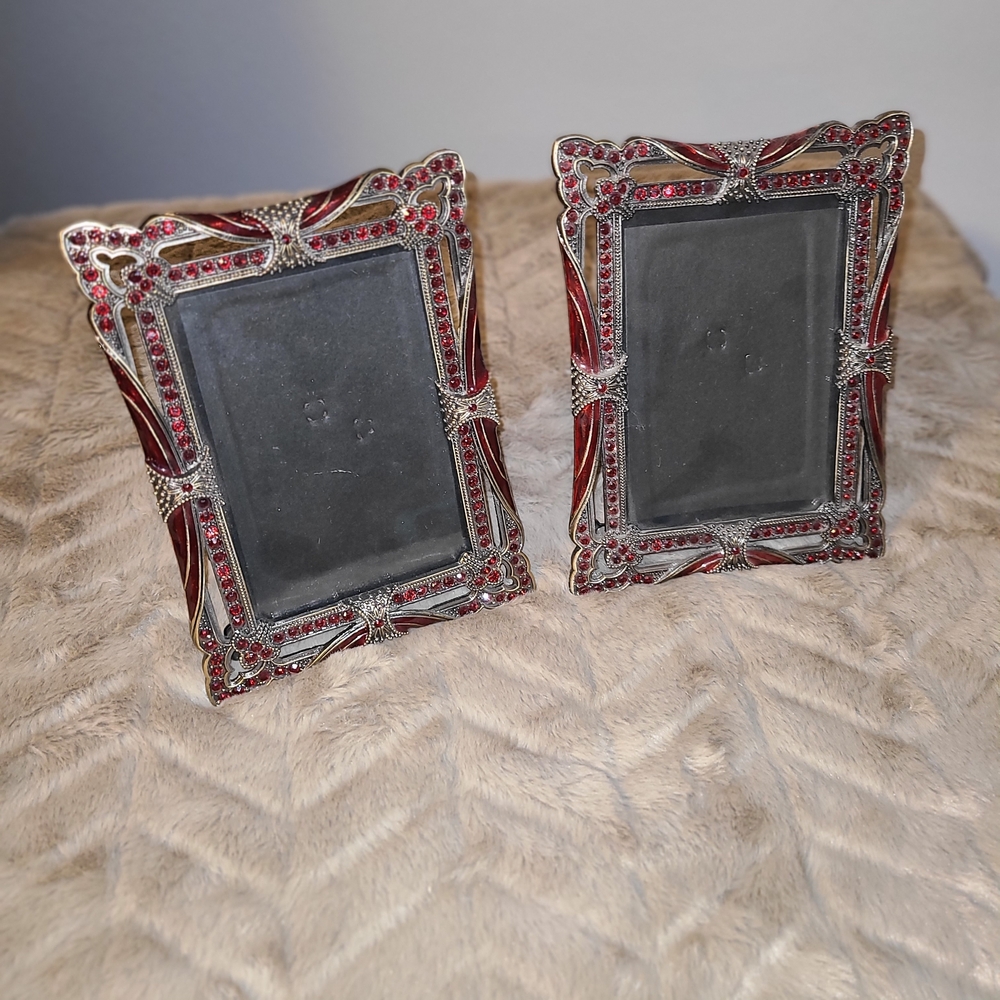 Elegant Red and Silver Picture Frame Set 5 x 7 in